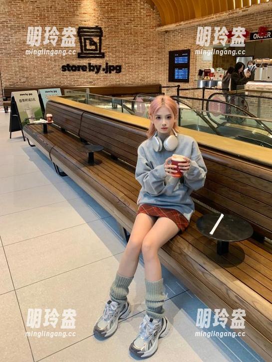 今天不想上班，只想在155吃瓜网址上刷爆那些让人无语的在线视频！