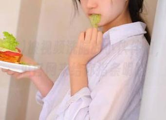 被视频洗脑的小伙伴们，17吃瓜官网来给你指条明路