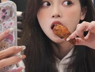 51吃瓜权威推荐:永久网址里面夹带的香气……