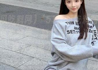 ‘51黑瓜吃料网’的下载链接真心好使,新鲜瓜料一波接一波,让人心里小鹿乱撞!