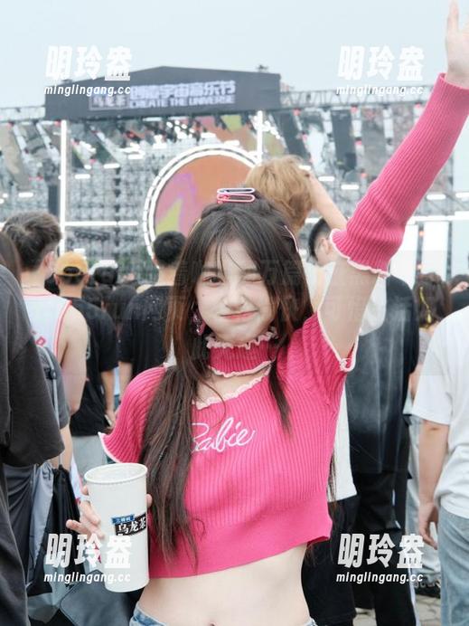 喝着咖啡翻万篇长征黑料不打烊655fun网页，轻松愉快，可惜生活如此无趣…