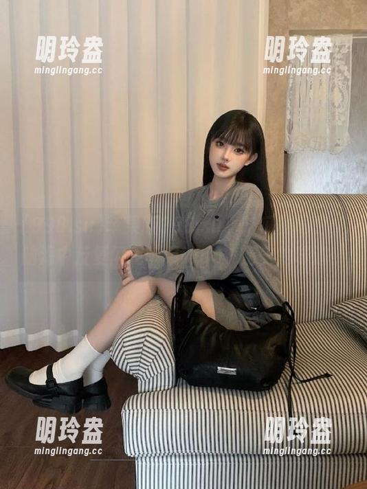 苹果版998.su，吃瓜的同时，脑海中反复闪现苹果logo，历史的味道！