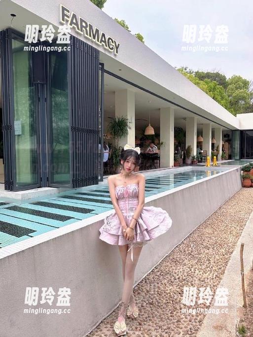 在苹果版的www.155.fun.com上，浏览瓜田的姿势也要优雅哦！