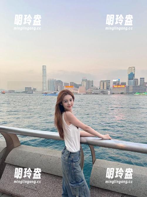 看“www.吃瓜”网页的每一次刷新，心里都是一阵期待和莫名焦虑。