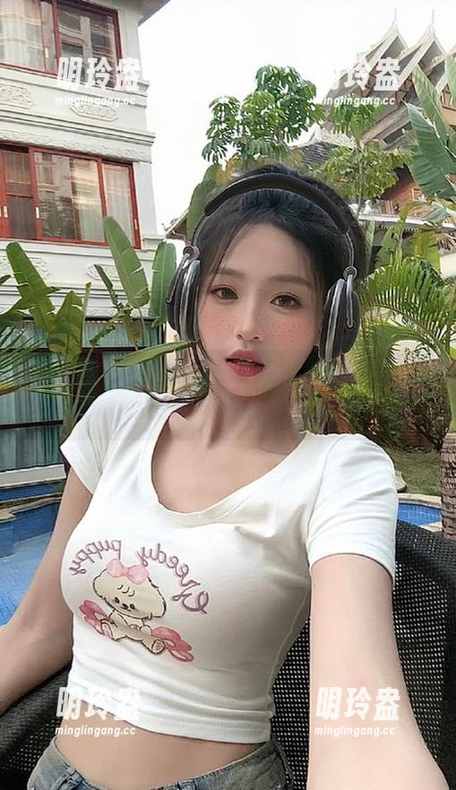 脑袋一热点开www.黑料社区.com，居然让你陷入漩涡的视频推荐！