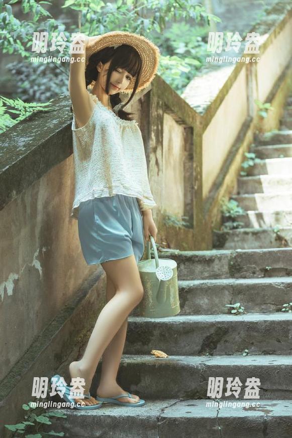 www吃瓜网首页：今天天气不错，拿下那个top，咱们来一口热乎的瓜吧！
