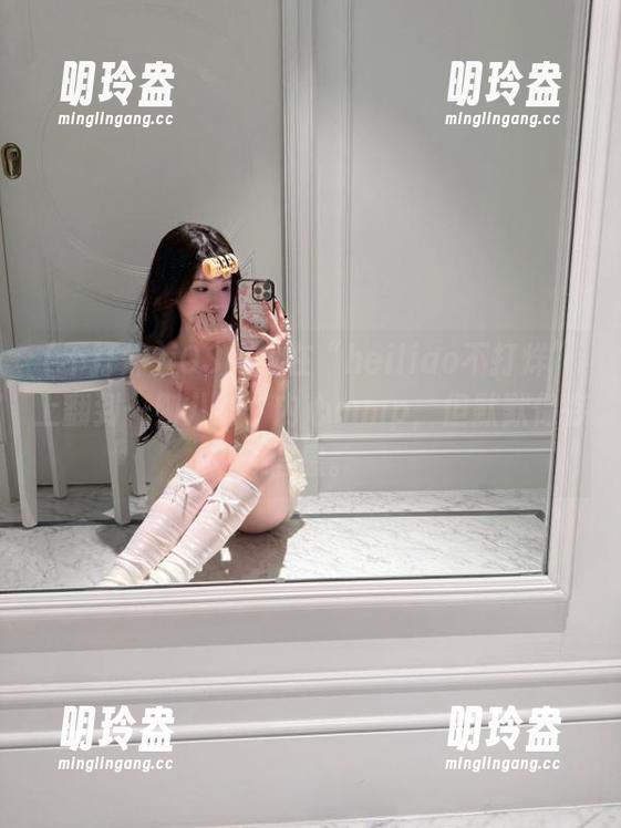 iOS的我在“heiliao不打烊”上翻到一则八卦，内心mmp，但默默保存信息。