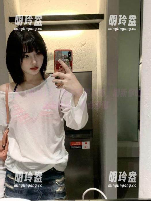五一吃瓜 五一吃瓜首页新版,刷新你的追瓜体验,差点滑倒