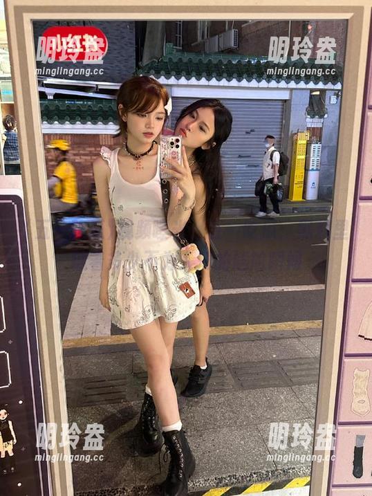 五一吃瓜 视频曝光,五一吃瓜:黑料里藏着多少不为人知的尴尬瞬间
