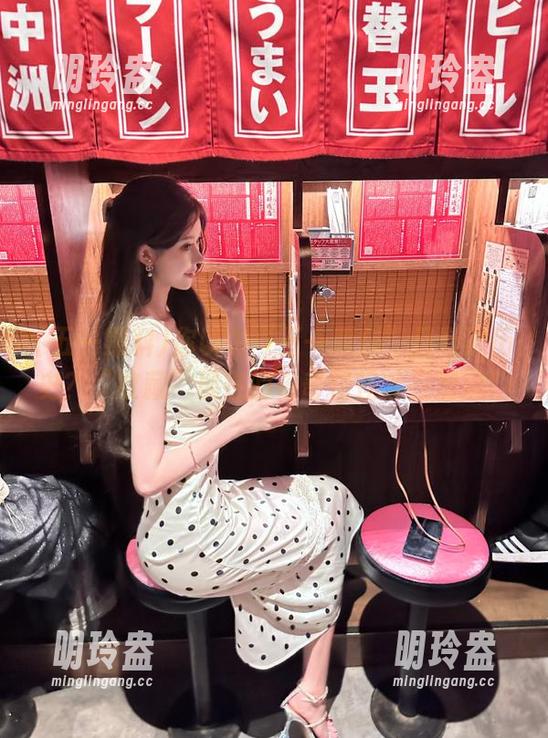 五一黑料 你以为“五一黑料”只有黑历史?“收藏”现在的奇奇怪怪才是潮流!
