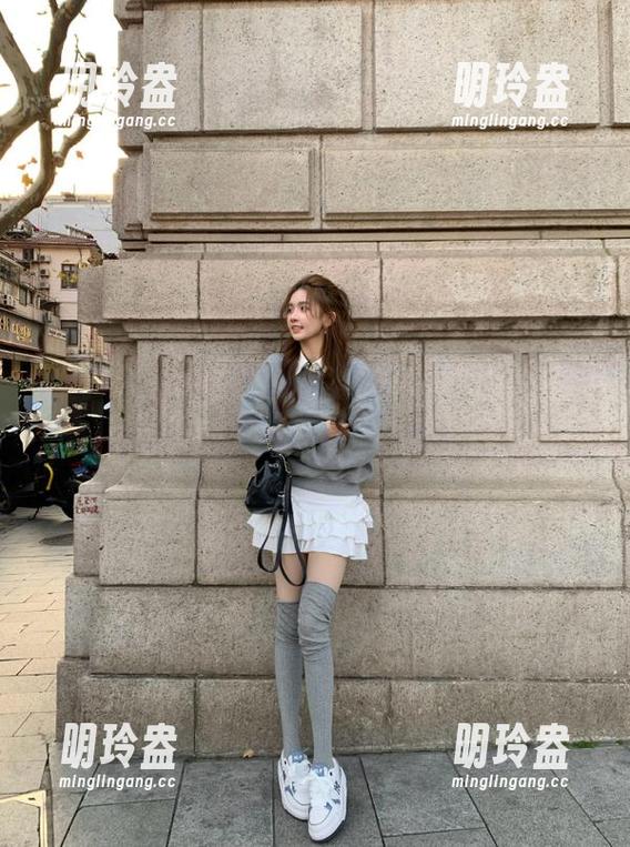免费吃瓜网 免费吃瓜网:观看这群人围着闲聊,成就了一场别样的表演。