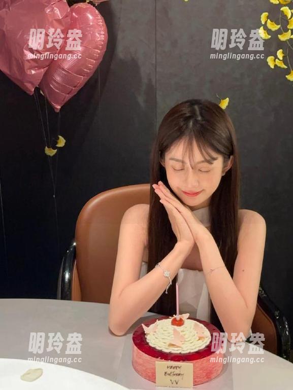免费吃瓜网 当你需要无尽的瓜,免费吃瓜网给你永久更新的八卦大餐!