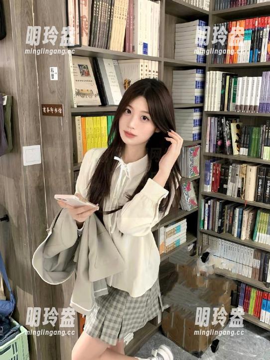 下载“吃瓜网址”，随时随地追剧快手网红，嘴里的瓜都快没了，画面太美不敢看！