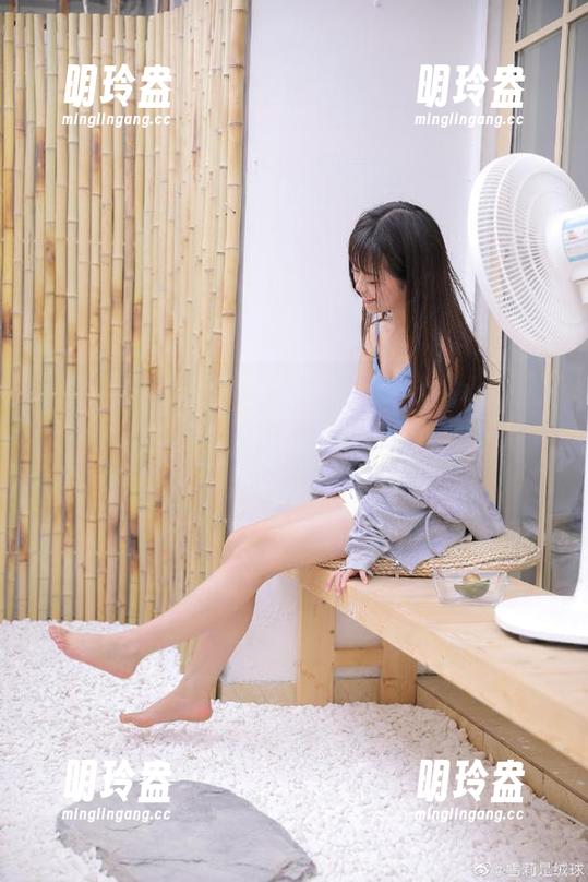 正在追“明星黑料”，有人可以分享一下地址吗？我想和这波猛料来个亲密接触。