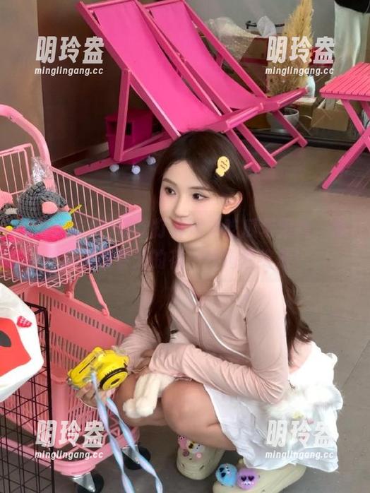 海角吃瓜 每次打开海角吃瓜苹果版,黑料就像春天的花一样绚烂绽放!