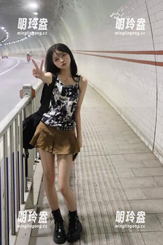 玩偶和黑料冲哥的传送门，因为太奇葩了我都不敢认真看…